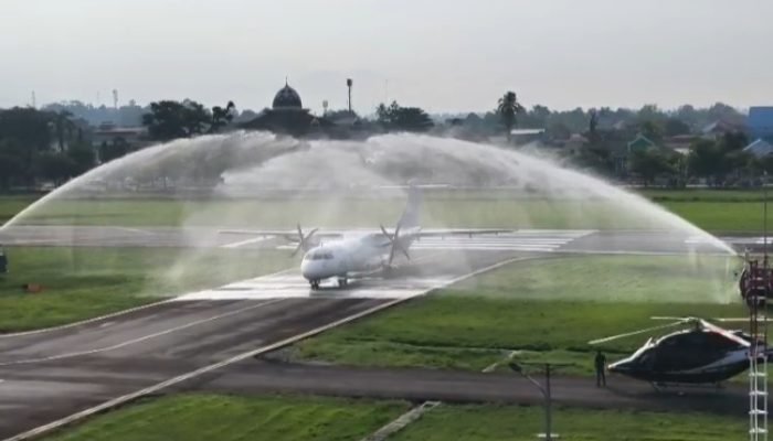 ATR 72-500 Fly Jaya Airlines Mendarat Sempurna di Runway Andi Djemma Masamba Tepat di Puncak Perayaan HUT ke-27 Luwu Utara