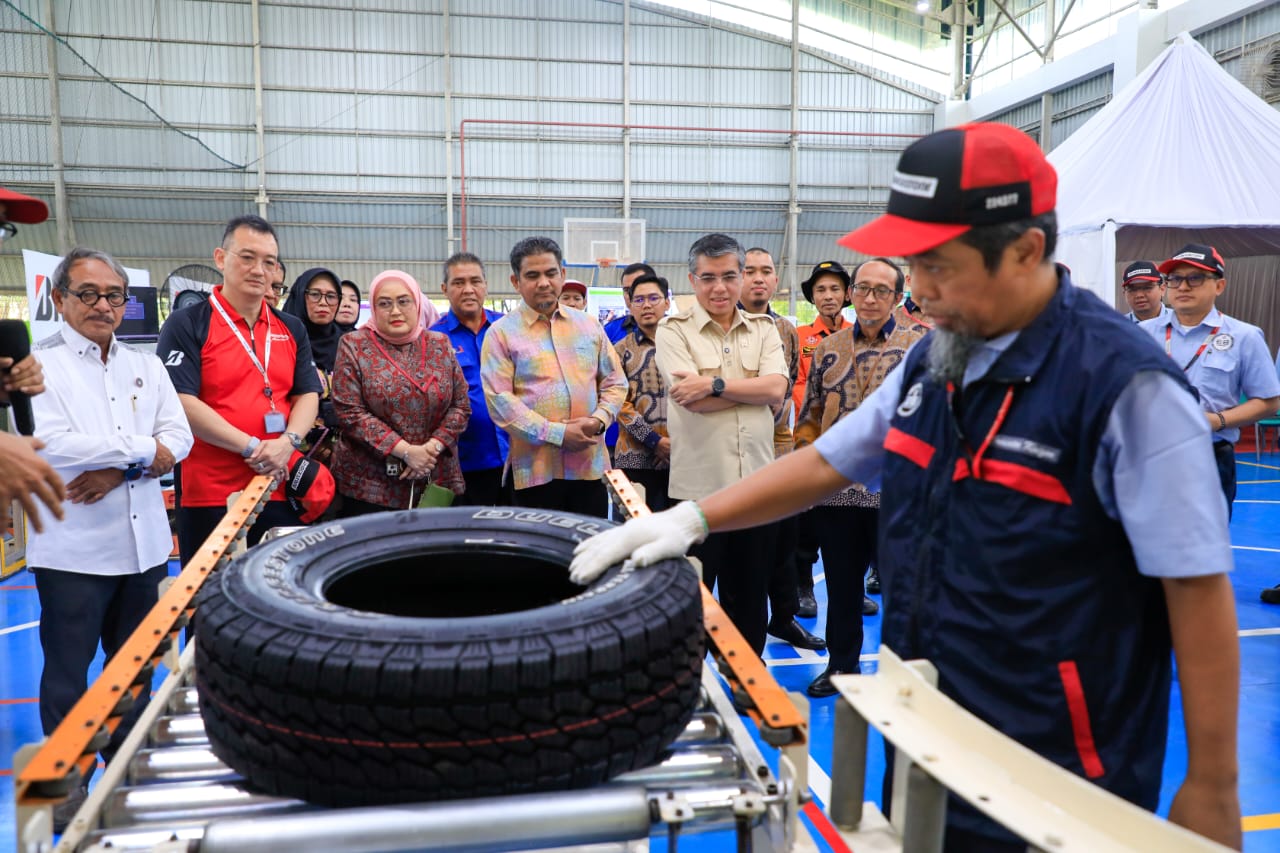 Menaker Serikat Pekerja Bukan Lawan Perusahaan tapi Penjaga Hak Pekerja 3
