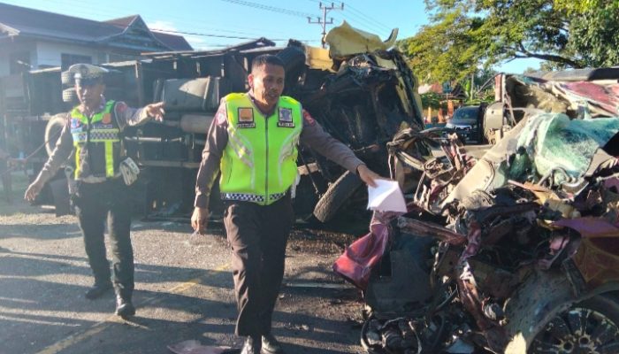 Mobil Box vs Wuling Alami Laka Lantas di Poros Trans Sulawesi, Walenrang Utara, Tiga Orang Meninggal di Lokasi Kejadian