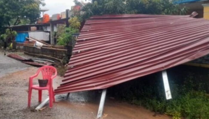 Angin Puting Beliung Disertai Hujan Lebat Porak-Porandakan Wilayah Pesisir Kelurahan Bonepute, Kabupaten Luwu