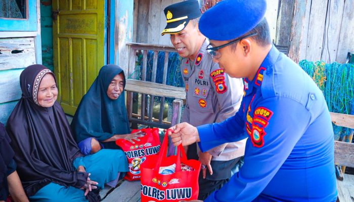 Sat Polairud Polres Luwu Salurkan Bantuan Sosial untuk Masyarakat Pesisir Ulo-Ulo