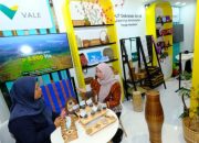 Lestarikan Tradisi dan Budaya, PT Vale Promosikan Anyaman Teduhu dan Sampa Konao dari Luwu Timur