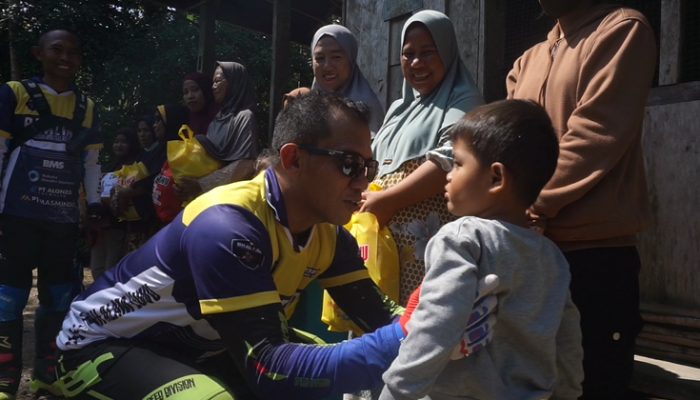 Polres Luwu Rangkaikan Trail Adventure dengan Bakti Sosial, Masyarakat “Terimakasih Bapak Kapolres Luwu”