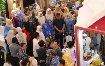 Kunjungi Stand Dekranasda Kabupaten Luwu pada HUT ke 46 Dekranas scaled e1786256749753