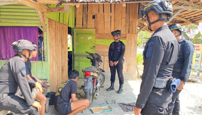 Pastikan Situasi Kamtibmas Tetap Kondusif, Personel Batalyon D Pelopor Laksanakan Patroli dan Sambang Warga