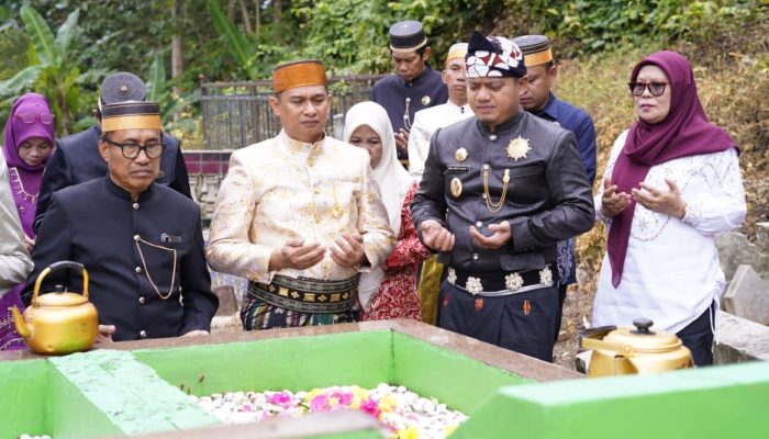 Refleksikan Perjalanan Sejarah Dalam Melanjutkan Pembangunan, Pemda Ziarah Makam Jelang Peringatan Hari Jadi ke-67 Kabupaten Luwu