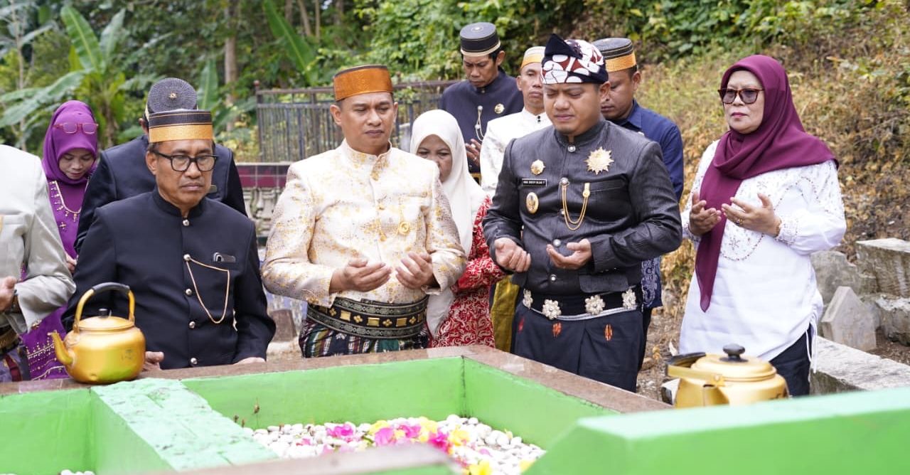Ziarah ke Makam Pahlawan dan Tokoh Daerah e1786257185476