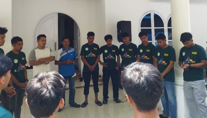 Lepas Tim Sepak Bola Luwu, Wakil Bupati Ingatkan Sportivitas dan Kekompakan