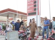 Pastikan Tidak Ada Antrean Panjang, Wakil Bupati Luwu Tinjau Penyaluran BBM Bersubsidi di SPBU Walenrang
