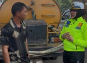 Kedepankan Humanis, Kanit Turjawali Satlantas Polres Luwu Hadir di Tengah Antrean Kendaraan Warga