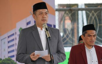 Peringatan Hari Santri Nasional, Sekda Luwu: “Santri Harus Mampu Bertransformasi Mengikuti Perekembangan Zaman” 5 5f751da7 1344 4de4 ab1a 0a73a65bef3e 1 scaled e1792654843917