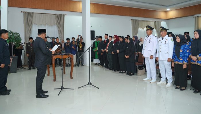 Bupati Lantik 22 Pejabat Administrator dan 11 Pengawas Lingkup Pemerintah Kabupaten Luwu