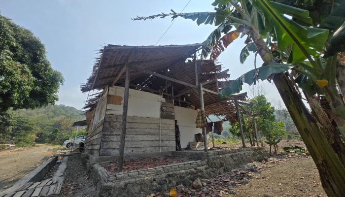 Rumah Tak Layak Huni di Tengah Kemajuan Pembangunan, Potret Kemiskinan di Daerah dengan Tag Line “Bangkit Lebih Cepat”