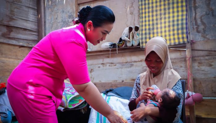 Ny. Peppy Andrias, Hidupkan Makna “Polisi Bersama Masyarakat” Melalui Bhayangkari Peduli